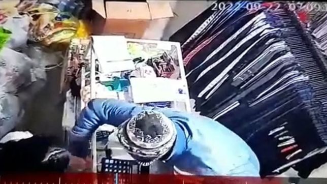 video: ni los bocinazos de los duenos evitaron el robo en una tienda de la plata