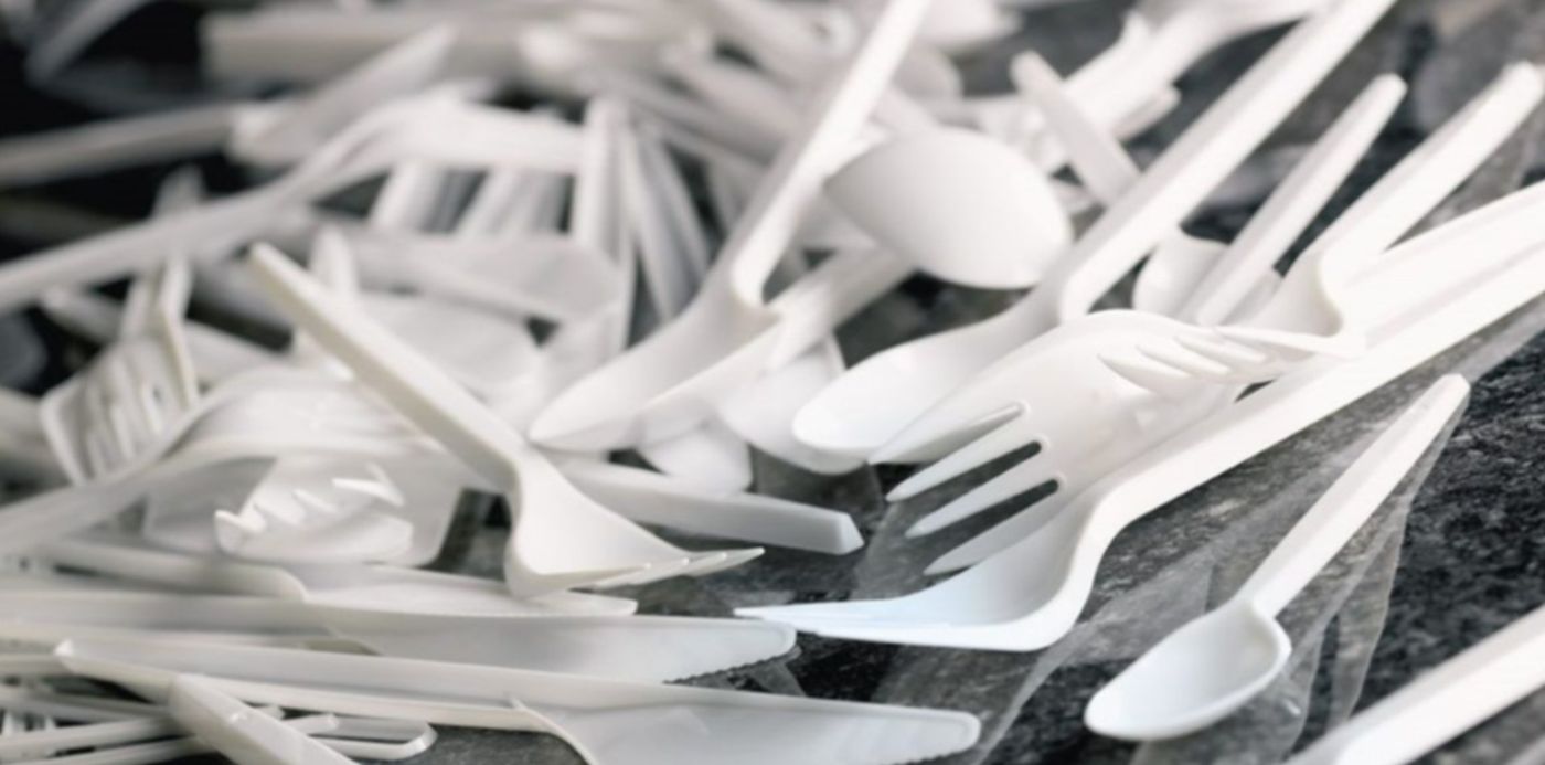 cubiertos de plásticos
