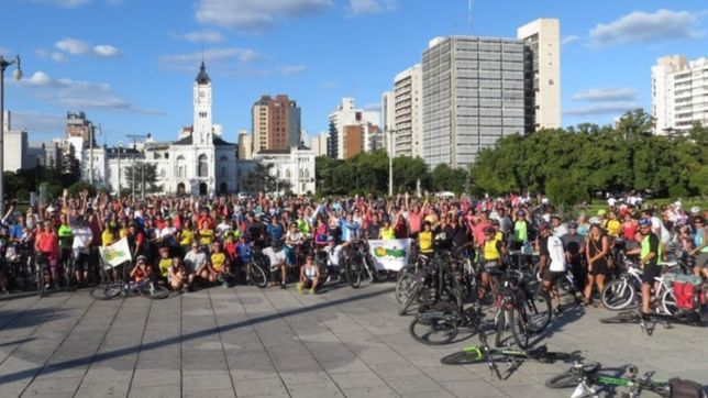 ciclistas platenses en alerta piden proteccion y seguridad para circular en bicisendas