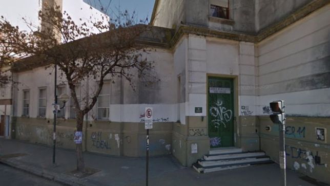 amenazo a un padre con un machete en un jardin de la plata y le robo un bolson con comida