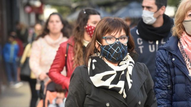 el aislamiento contuvo los contagios pero las internaciones subieron un 29%
