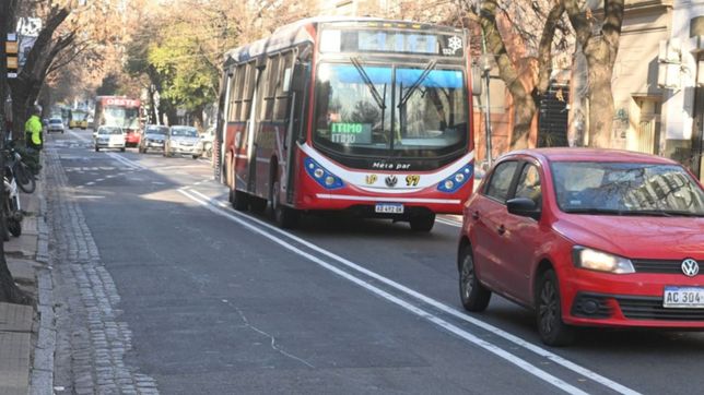 comerciantes y municipio abrieron una mesa de dialogo por los carriles exclusivos en 54