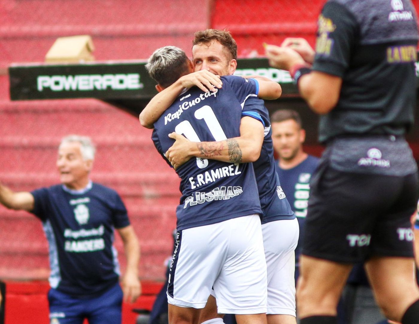 Barracas Central Gimnasia festejo gol 2.jpg