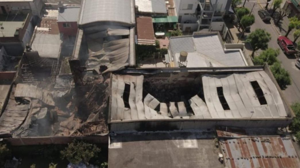 El día después: así se ve desde el aire el depósito que se incendió en La Plata