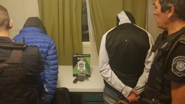 se negaron a parar en un control, los persiguieron y terminaron presos por estar armados