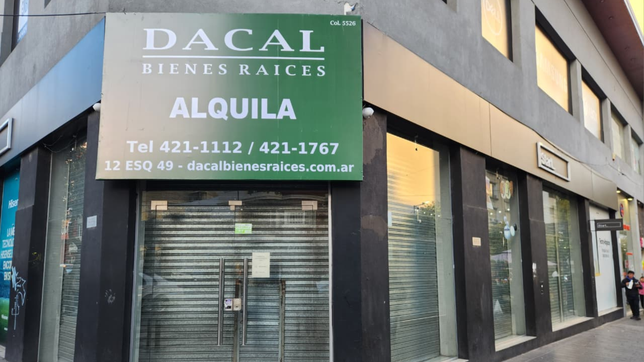 un historico local de la plata vuelve a quedar vacio tras el cierre de una cadena de tecnologia