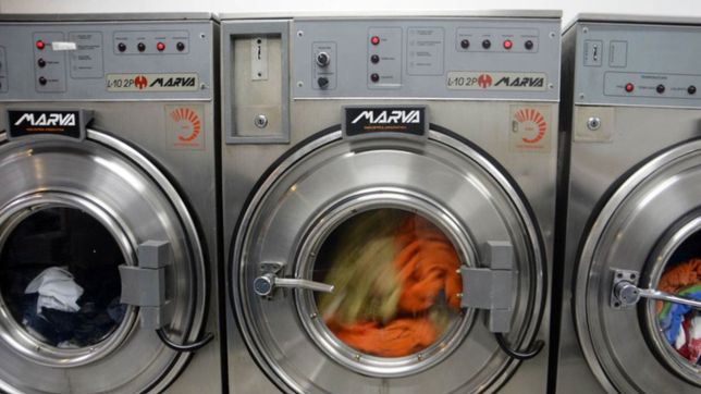 los lavaderos trabajan a contrarreloj para secar la ropa de los platenses