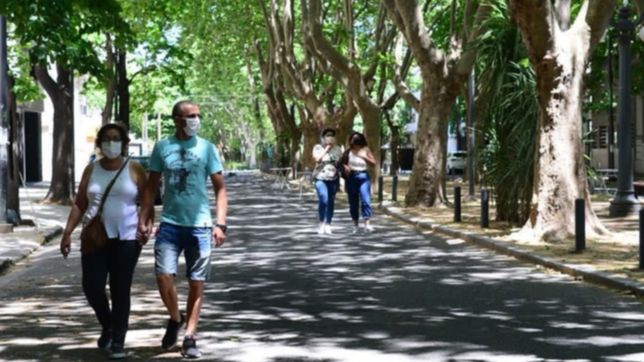 viernes con nubes y apenas el sol asomando en la previa de un finde agradable en la plata
