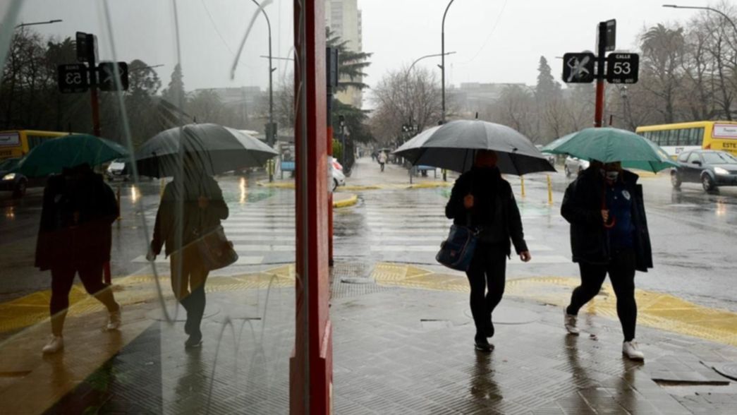 Martes ventoso, húmedo y con tormentas: ¿cuándo va a parar de llover en La Plata?