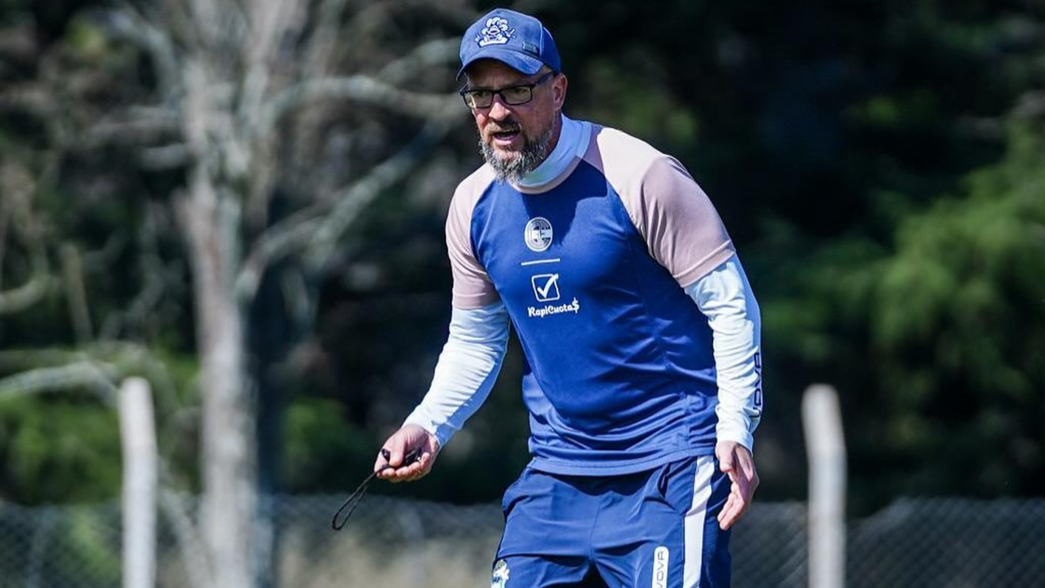 A pesar de la victoria, Orfila vuelve a meter mano en el equipo y prepara un regreso