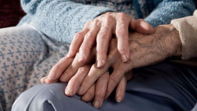 desvalijaron a una pareja de jubilados en la plata y los amenazaron con cortarle la lengua