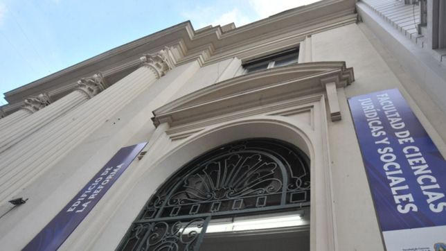 dos estudiantes de la unlp se recibieron en contexto de encierro y durante la pandemia