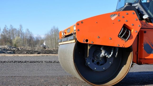 el ambicioso proyecto de axel kicillof para asfaltar calles de berisso y ensenada