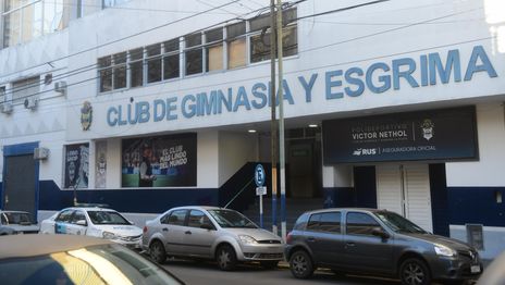 Hinchas del Lobo se convocaron en la sede para pedir explicaciones por el mal momento futbolístico