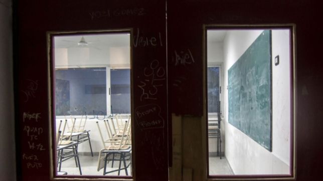 suspenden las clases en varios colegios de la plata y piden retirar a los chicos