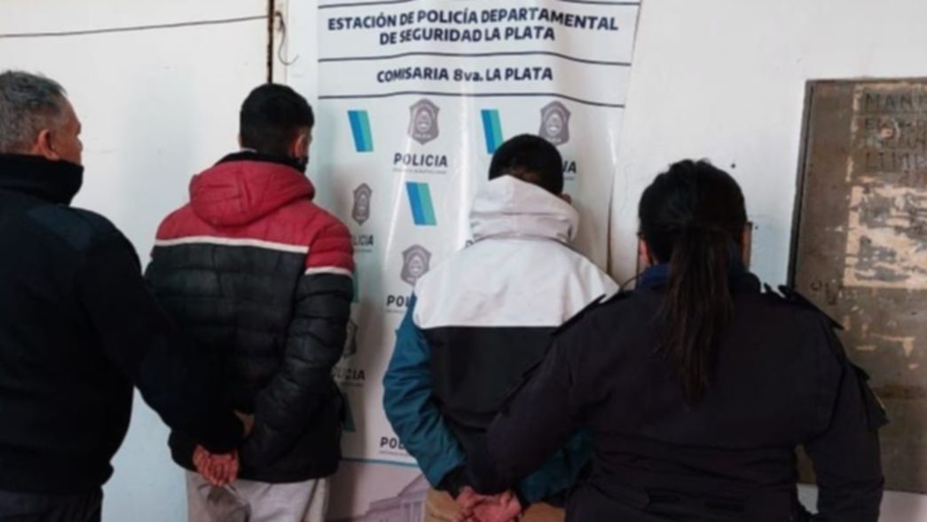 Persiguieron y atraparon a dos ladrones que robaban autos estacionados en La Plata