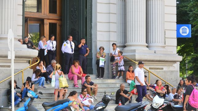 se cayo el sistema en el banco nacion de la plata y hubo largas filas en una jornada agobiante