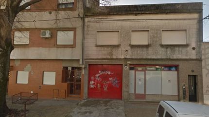 Robaron en un local deportivo de El Mondongo y encerraron a los clientes en el baño