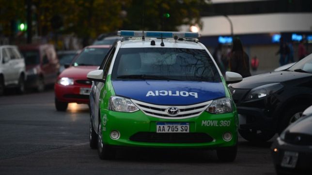 entraron por la puerta principal, desvalijaron la casa y huyeron antes de ser descubiertos