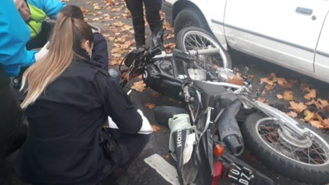 choco en pleno centro con la moto y termino detenido por una causa pendiente