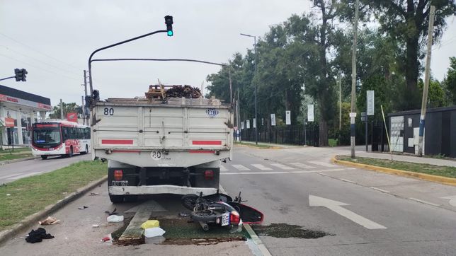 un joven lucha por su vida tras un terrible choque en la plata