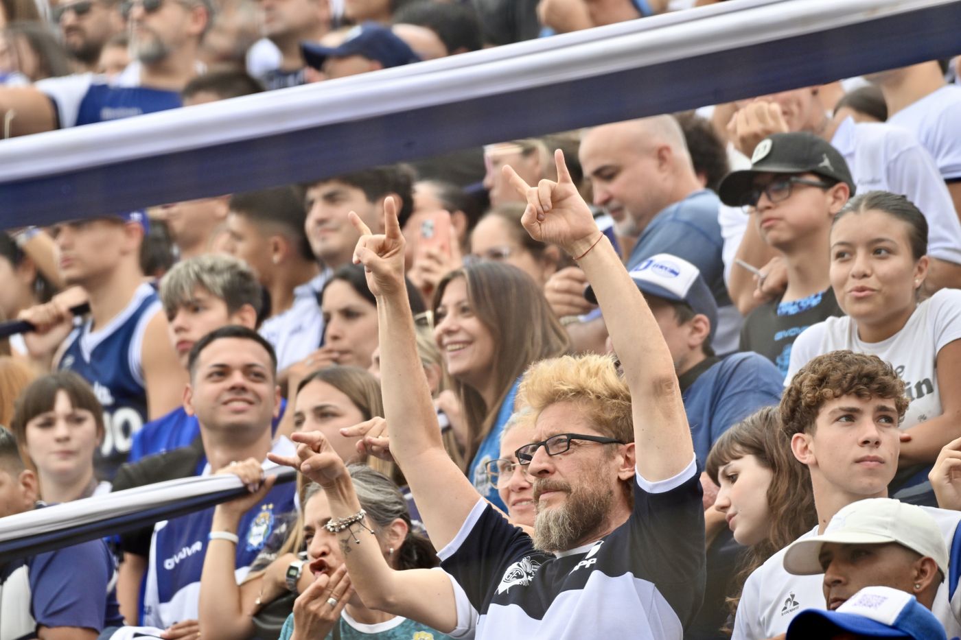 Gimnasia Estudiantes clásico hinchas 2