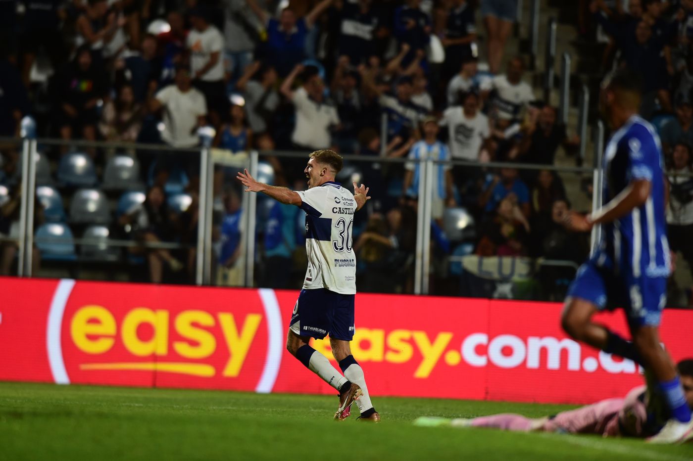 Gimnasia Godoy Cruz Castillo festejo gol.JPG