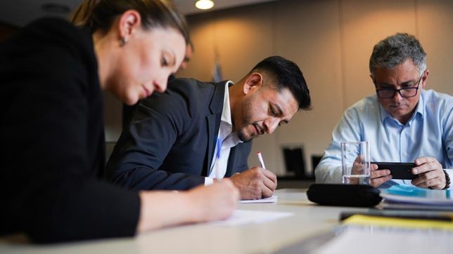 concejales de ensenada formalizaron su pase a la libertad avanza y se afiliaron al partido