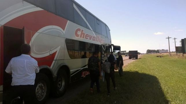 detuvieron al chofer de un micro que manejaba drogado por la ruta 2