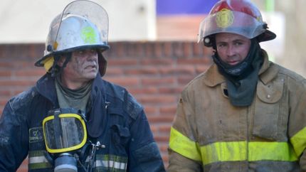 Tensión en Berisso por un voraz incendio en una casa: una familia evacuada