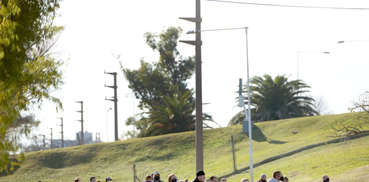 Filas Vacunación Vacunatorio Estadio Único