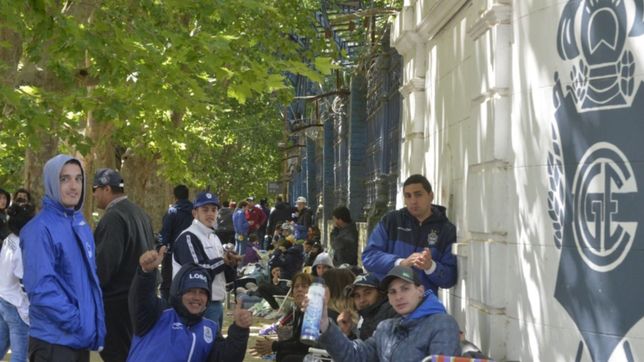 gimnasia: comenzo la venta de entradas en el bosque y los hinchas siguen llegando