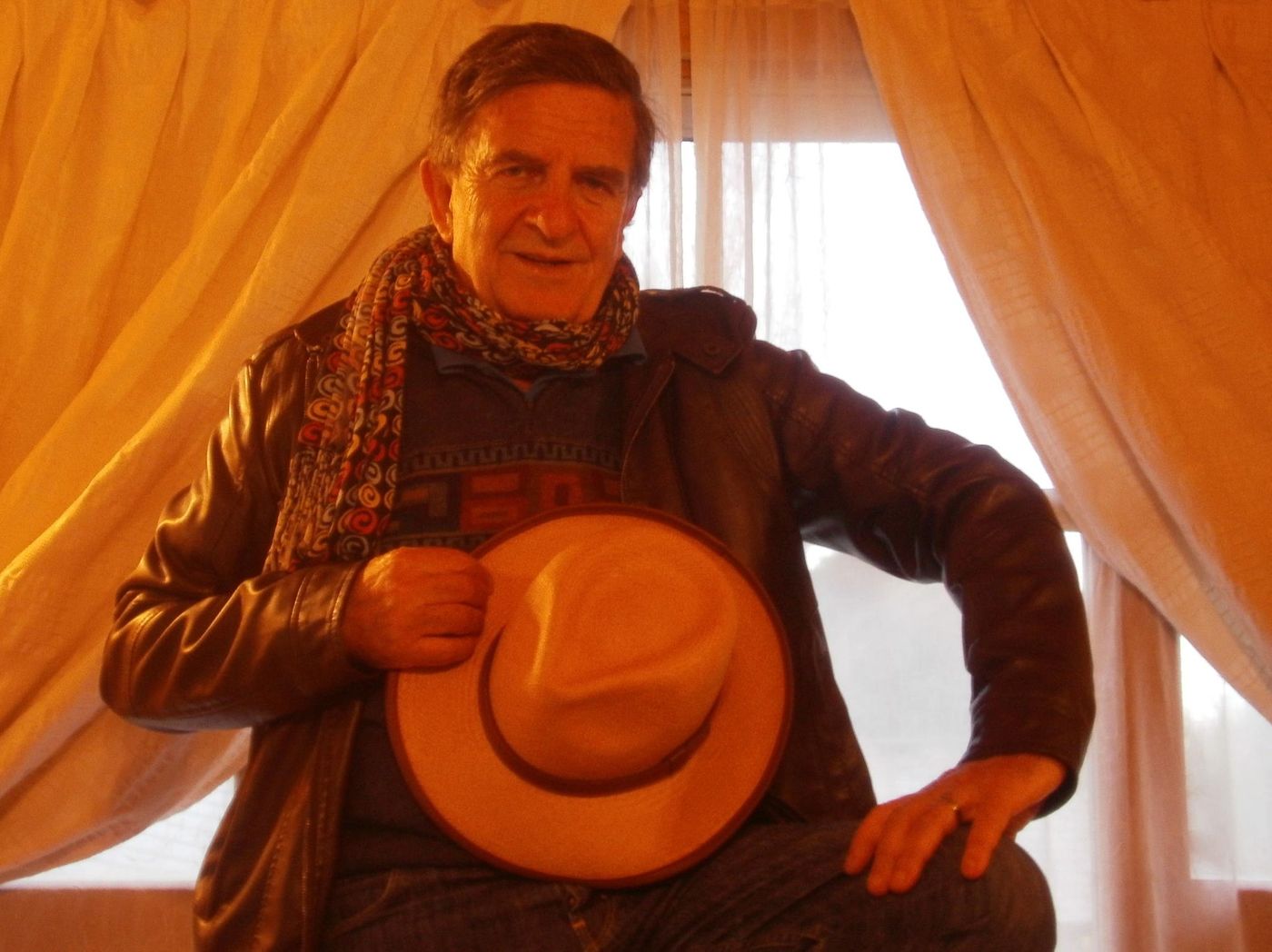 El Teatro Argentino de la Provincia de Buenos Aires informó sobre el fallecimiento del prestigioso ex director, Daniel Suárez Marzal.