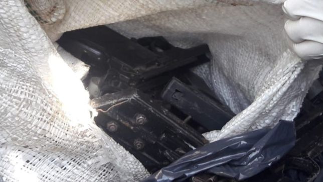 asi estaba el contenedor que encontraron repleto de armas frente a un conocido boliche de la plata