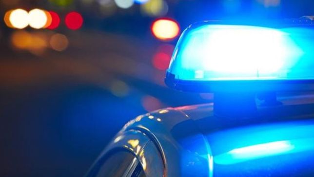 ataco a su pareja en plena calle, intento esconderse en una casa y lo detuvieron