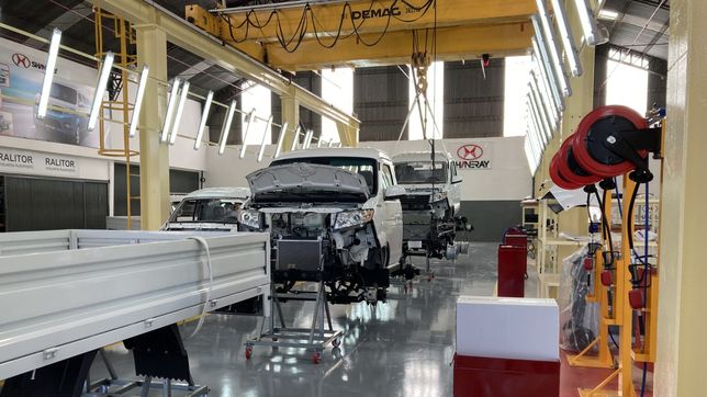 la municipalidad y representantes de china visitaron una empresa en la plata y acordaron generar mas empleo