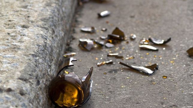 le corto el cuello con una botella para vengarse y lo dejo al borde de la muerte