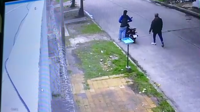 atraparon a un ladron rengo y a su complice en ensenada tras robar una moto y esconderla en un terreno