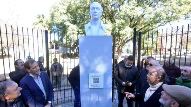 garro restituyo el busto peron que habia sido quitado por la dictadura en 1955