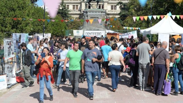 cientificos del conicet protestaron contra el gobierno en plaza san martin
