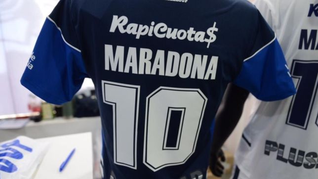 ¿cuanto vale la nueva camiseta de gimnasia con el 10 y el nombre de maradona?
