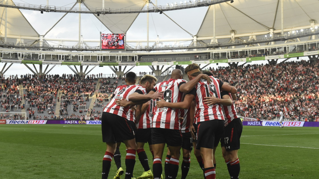 jugo en estudiantes, probo suerte en europa y ahora vuelve al pais para jugar en colon de santa fe
