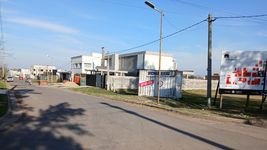 vecinos de un exclusivo barrio exigen que se retome una obra frenada hace 8 meses