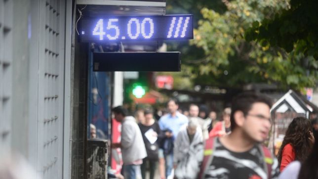 el dolar volvio a dispararse y en la plata ya se vende a $45