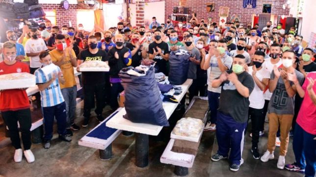 un preso con domiciliaria y sus excompaneros ayudaron a 100 familias de la plata