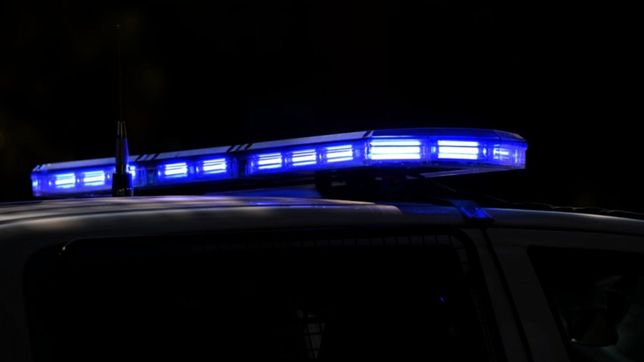 atacan su auto a piedrazos con ellos adentro y les roban $100.000 en la plata