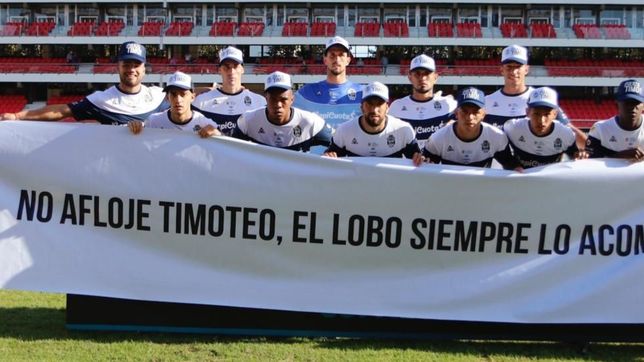 los jugadores del lobo le mandaron deseos de recuperacion a griguol