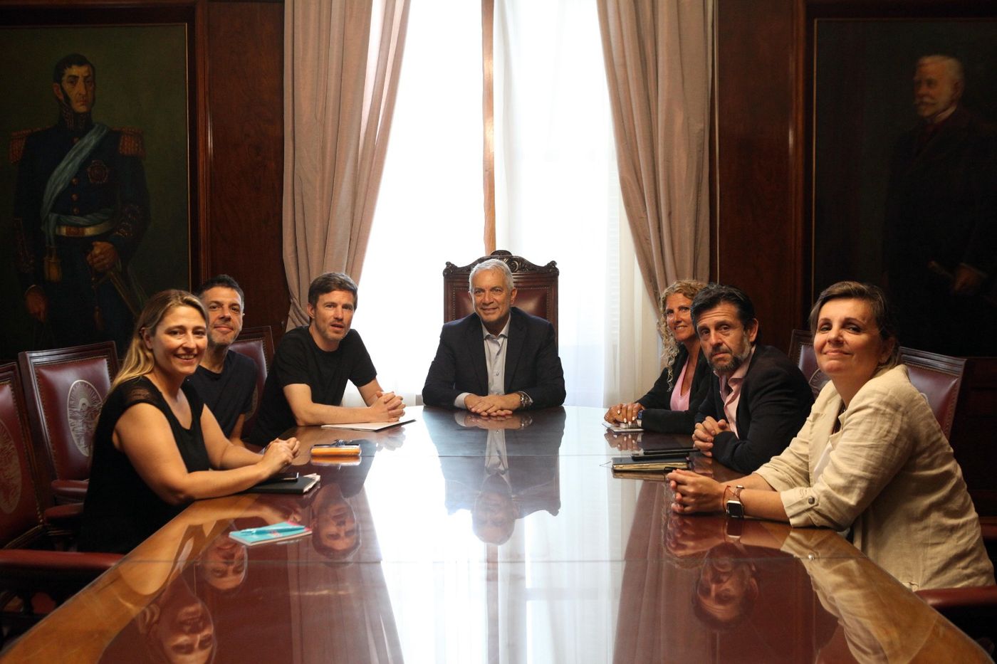 Durante la mesa de trabajo, el jefe comunal y el titular de la cartera bonaerense acordaron trabajar fuertemente en la regularización del Parque Industrial II.