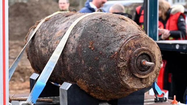 increible hallazgo en el exclub de un jugador de gimnasia: encontraron una bomba de la segunda guerra mundial