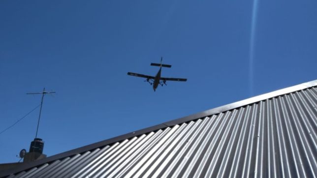 ¿por que aparecieron aviones volando a baja altura en el cielo de la plata?